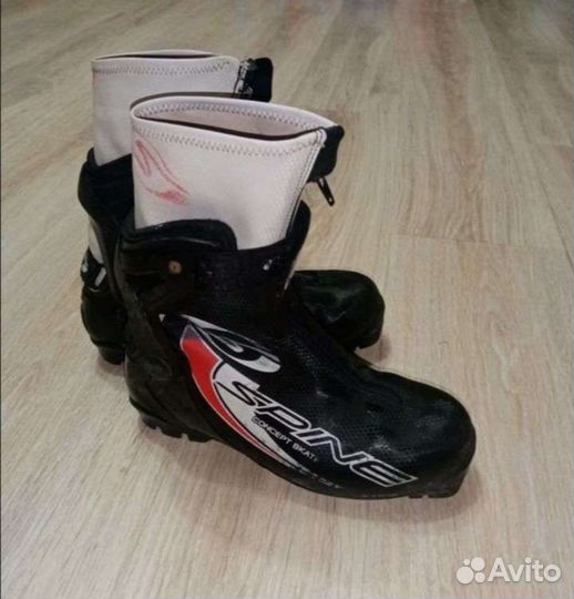 Лыжные ботинки