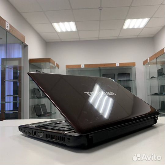 Ультрабук Toshiba 13.3 (Core i3/ 3gb/ Radeon 4500)