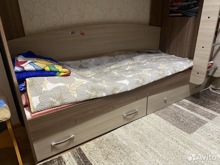 Двухъярусная кровать