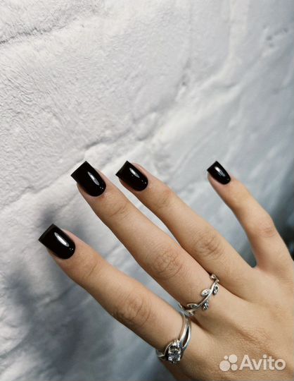 Маникюр и педикюр