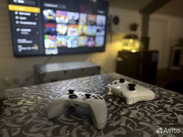 Стол стилизованный