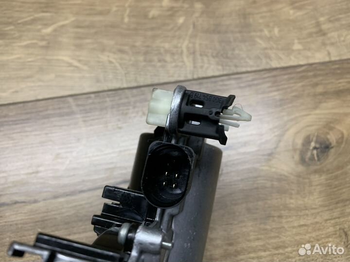 Skoda Kodiaq Моторчик замка крышки багажника