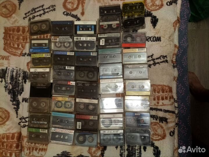 Кассеты VHS, DVD, аудио