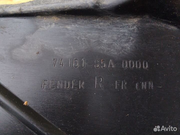 Подкрылок передний правый Honda Civic 7 sedan