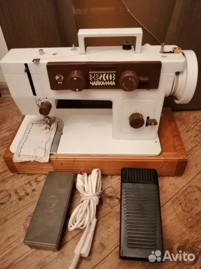 Швейная машинка Чайка 144 А