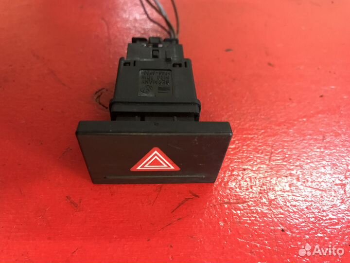 Кнопка аварийной сигнализации VW Touareg 7L