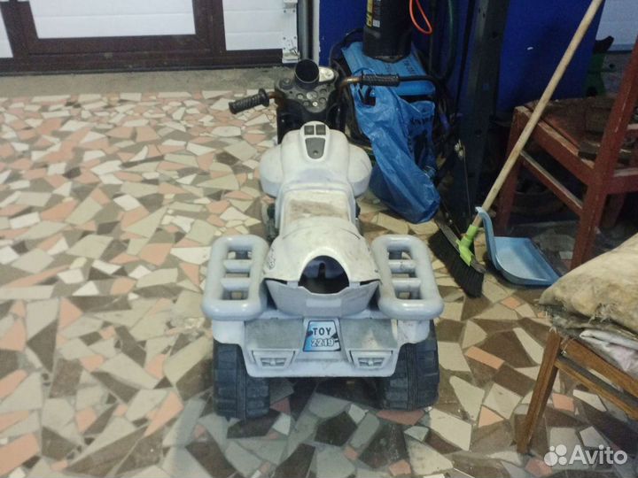 Детский квадроцикл на аккумуляторе