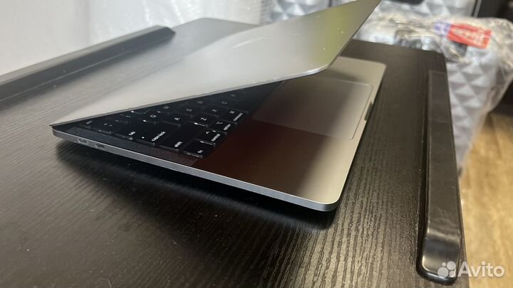 MacBook Pro 13 2020 i7/16/512