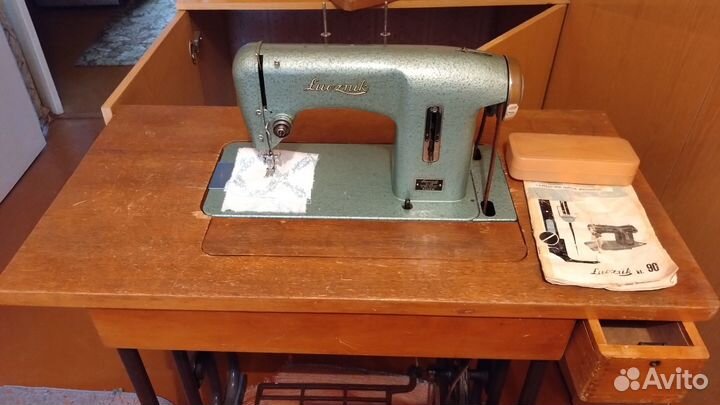 Швейная машина Lucznik