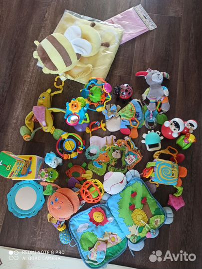 Большой пакет игрушек и товаров для малыша