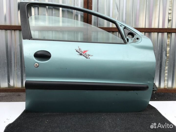 Дверь передняя правая Peugeot 206