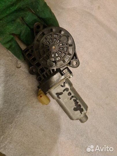 Мотор стеклоподъемника задний левый Kia Sportage 2