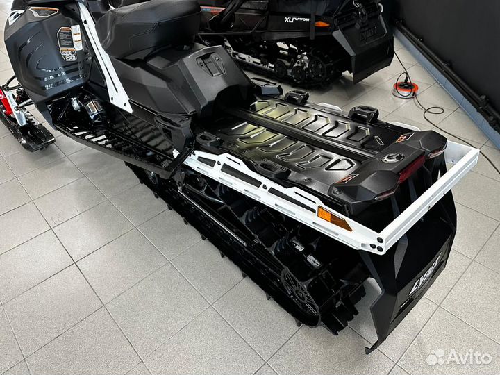 BRP lynx xterrain RE 3700 850 E-TEC 64 MM AR ES