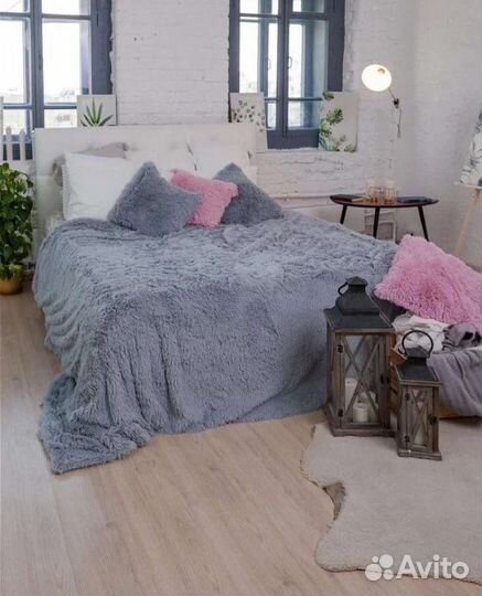 Пледы пушистые новые