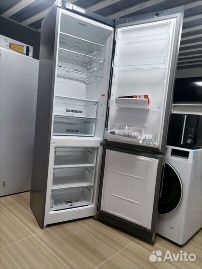 Холодильник Whirlpool новый 2 метра 322 л