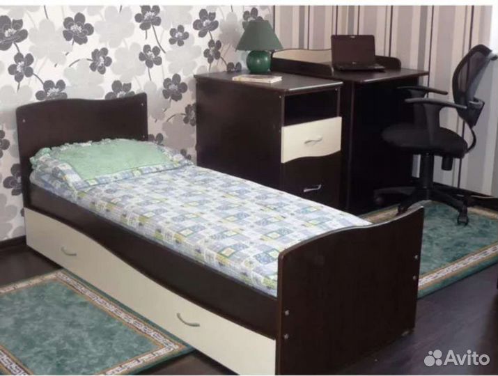 Детская кроватка с маятником, ящиком и тумбой/пеле