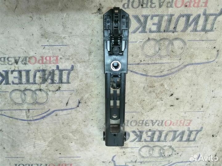 Механизм регулировки ремня безопасности VW Tiguan