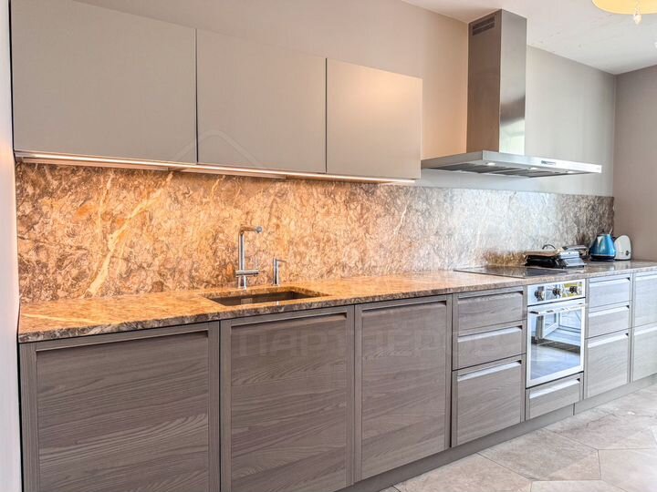 2-к. квартира, 65 м², 5/5 эт.