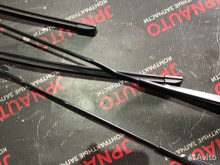 Поводок дворников правый Ауди А4 Б8