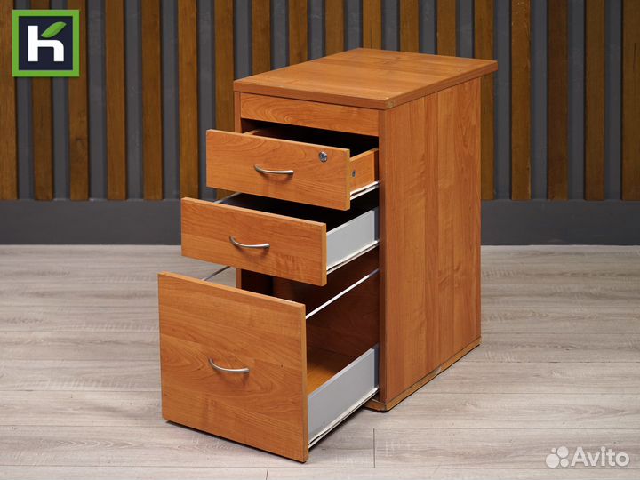 Офисная приставная тумба