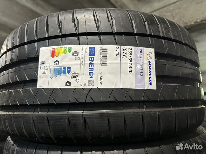 Michelin Pilot Sport 4 S 255/35 R20 97Y