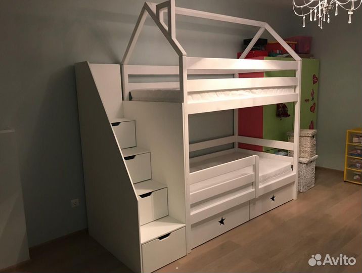 Детская двухъярусная кровать домик