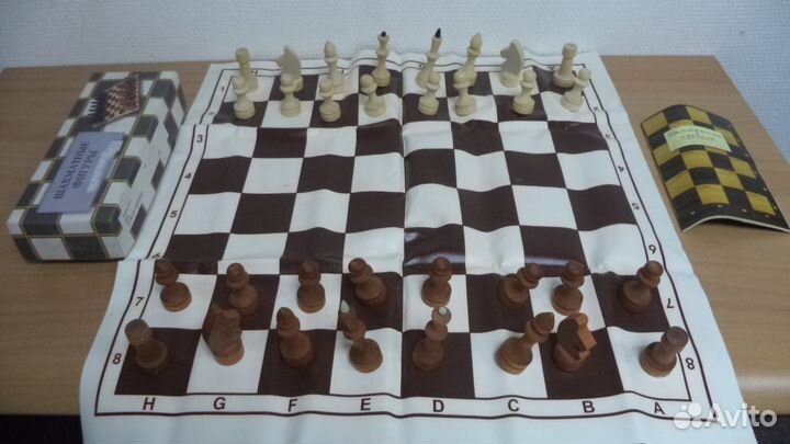 Новые деревянные шахматы с доской-рулоном