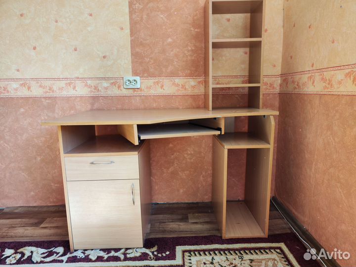 Компьютерный стол