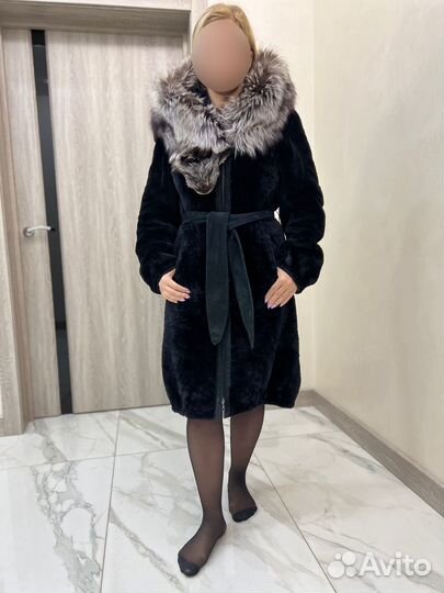 Шуба мутоновая с капюшоном чернобурки