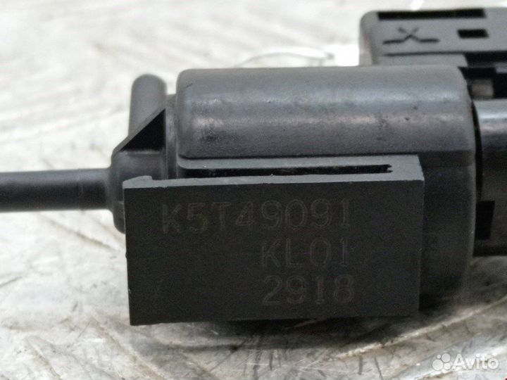 Клапан воздушный для Mazda Premacy KL0118741