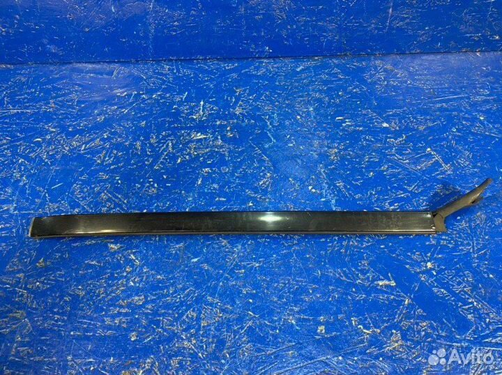 Молдинг лобового стекла правый Mercedes-Benz