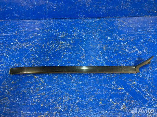 Молдинг лобового стекла правый Mercedes-Benz