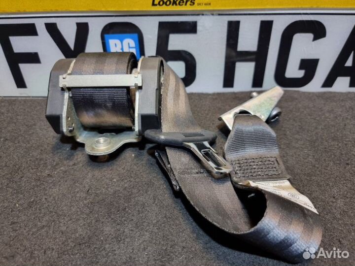 Ремень безопасности задний правый Volkswagen Golf