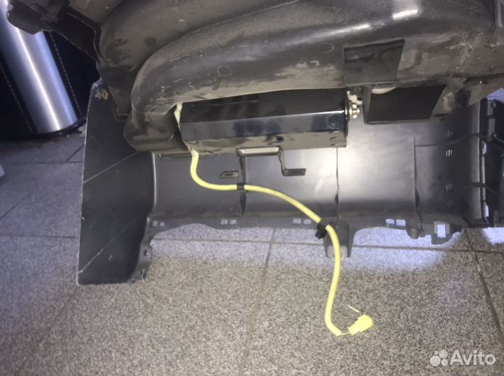 Торпедо с подушкой Toyota Hi Ace H100