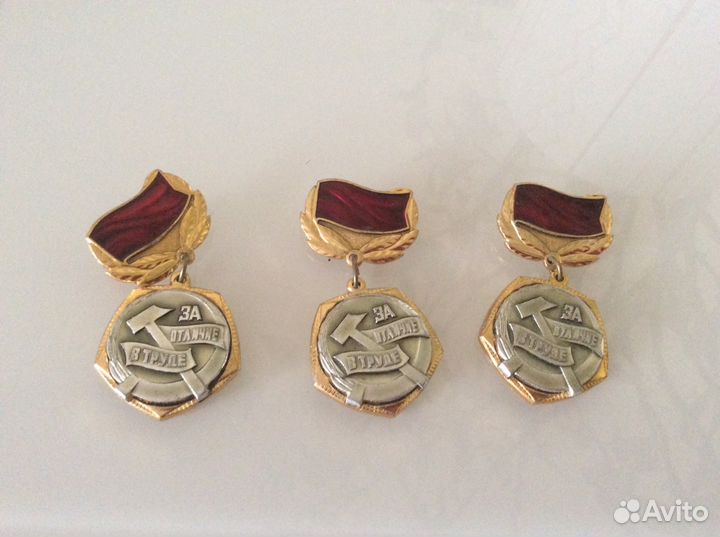 Значки комсомольские с вкручиваемым замком,комсомо