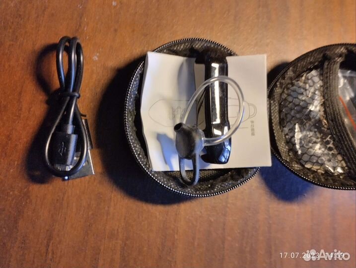 Блютуз гарнитура