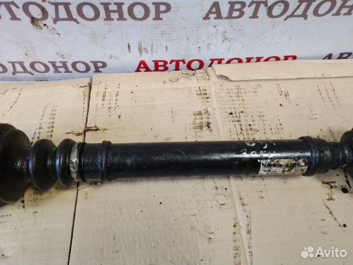 Полуось привод передний правый Volkswagen Passat