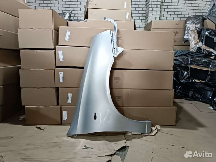 Крыло калина правое цвет серебристый (рислинг) 610