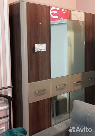 Шкаф с распашными дверьми новый