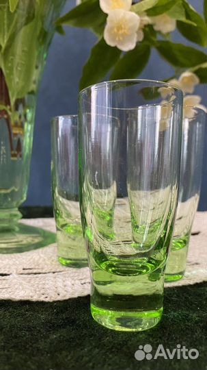 Старинное зеленое стекло гхз