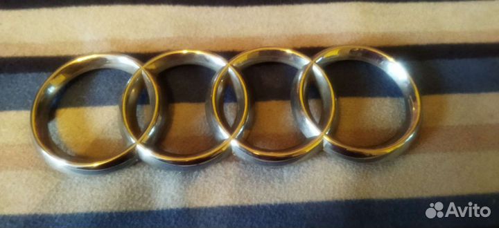 Воздушный фильтр, топлевный и эмблема на ауди 80