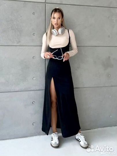 Платье чёрное длинное облегающее с разрезом