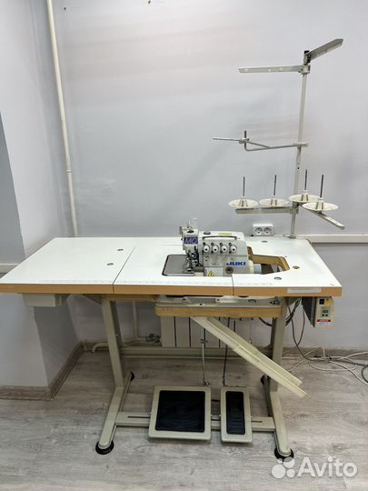 Спецмашина швейная Оверлок juki MO-6814 S