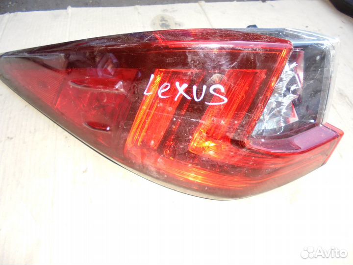 Левый задний фонарь Lexus RX 4