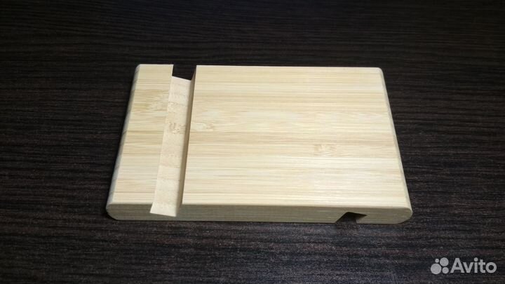 Подставка из бамбука под смартфон