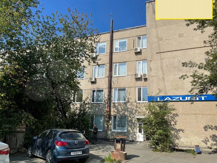 Космонавтов 21