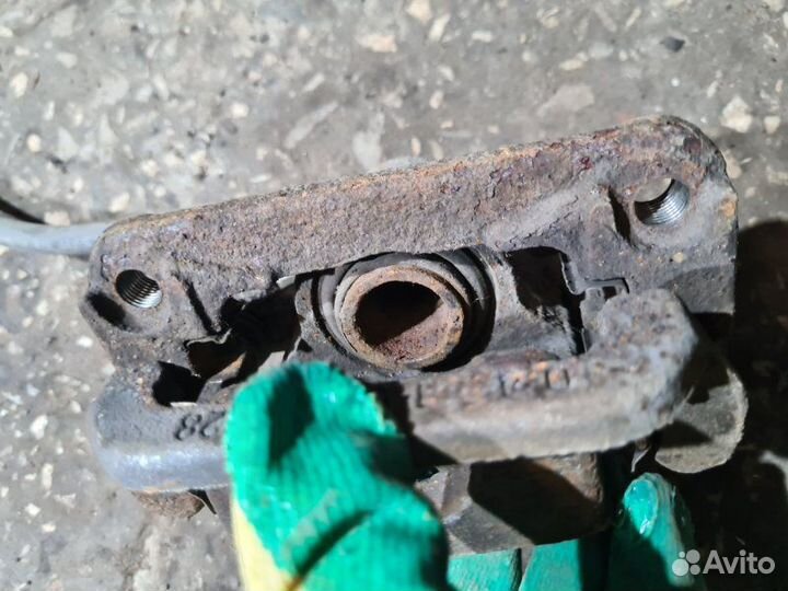 Суппорт тормозной задний Nissan Juke F15 1.6 DDT