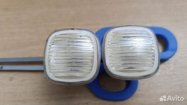 Пoвтoритeль на крыло Skоdа Rapid бу