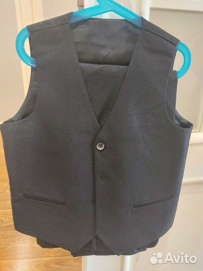 Нарядный костюм-тройка, размер 146, новый