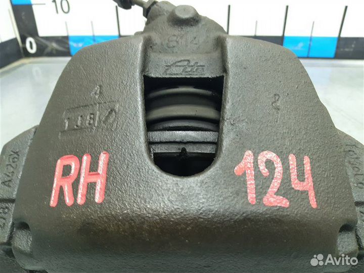 Суппорт тормозной передний правый Ford Focus 3 CB8